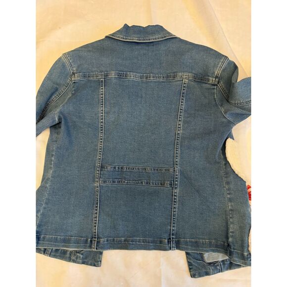 Upcycled Denim Jacket with Linen Floral Appliqué – Lost Petal Linens (M) - Picture 11 of 12